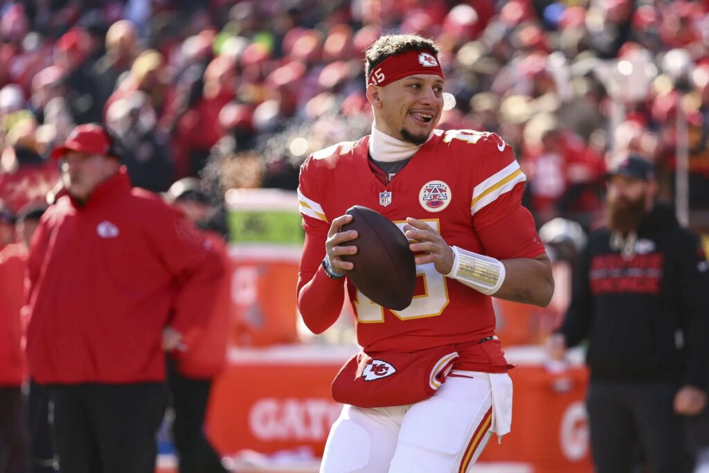 Patrick Mahomes hit with stark warning as Chiefs dynasty hangs by a thread after 2025 collapse