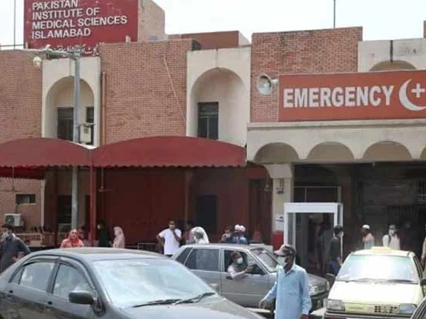 عمران خان کو پمز اسپتال میں آنکھ کے اہم آپریشن کے بعد اڈیالہ جیل منتقل کر دیا گیا عمران خان کو پمز اسپتال میں آنکھ کے اہم آپریشن کے بعد اڈیالہ جیل منتقل کر دیا گیا